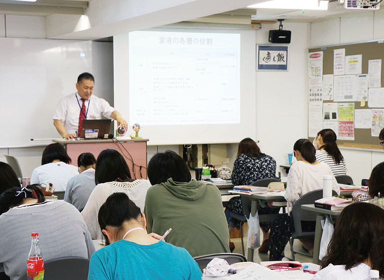 外部講師による授業で ペット業界の現状と特徴を理解